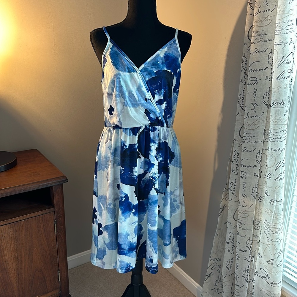 Fun spring dress!!  Has POCKETS!!  95% cotton and 5% spandex.  Blue and white